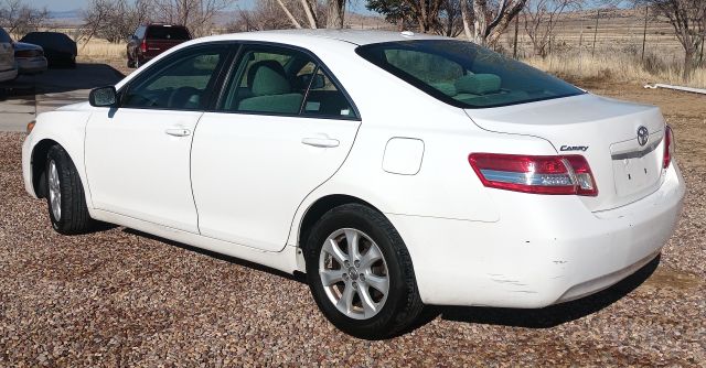 2011 CAMRY LE (19).jpg